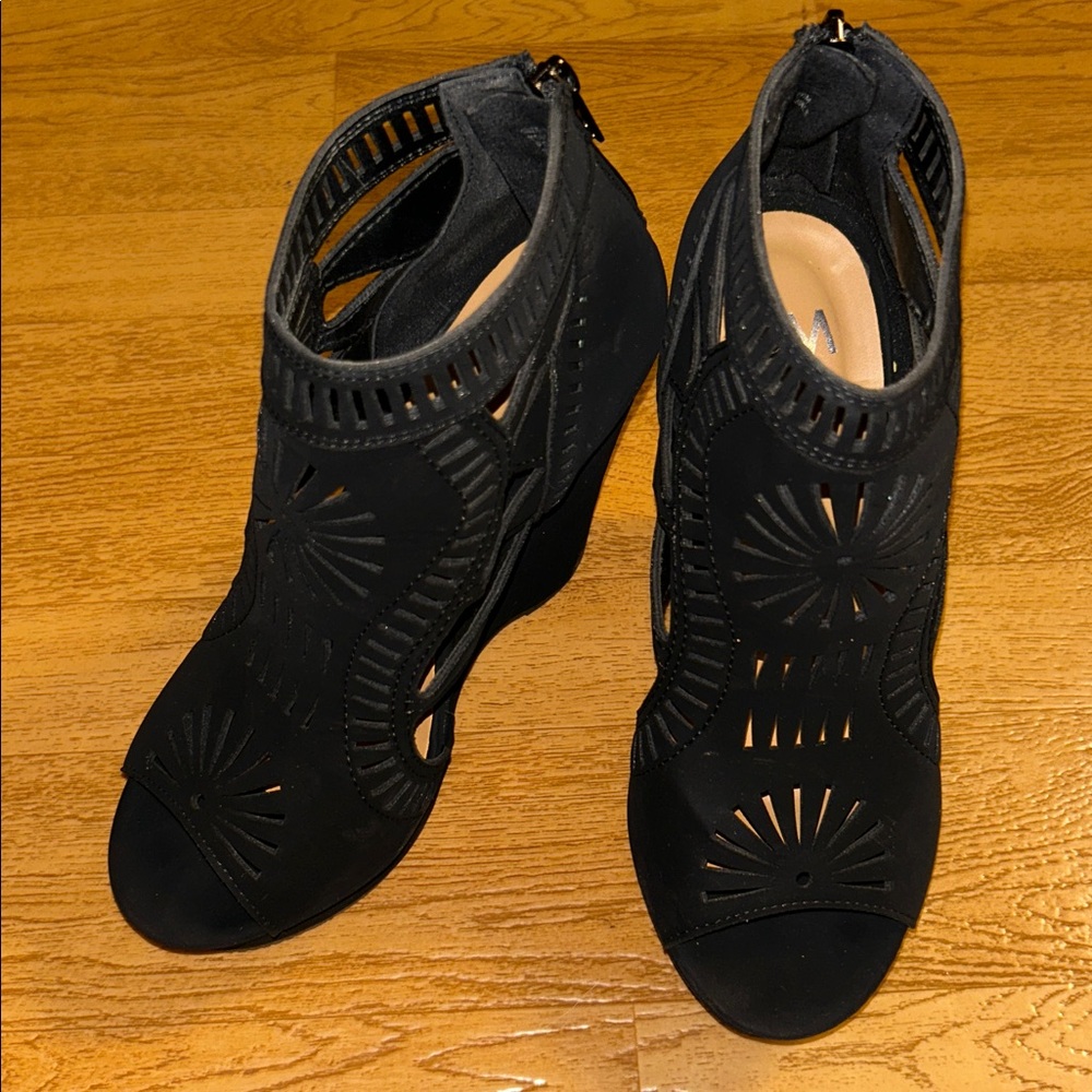 Elegant Black Wedge Sandals